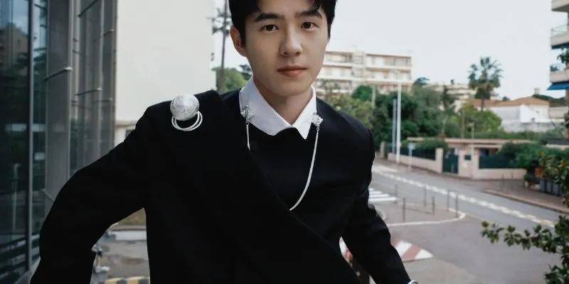 Người truyền lửa tác giả Hoàng Trần 